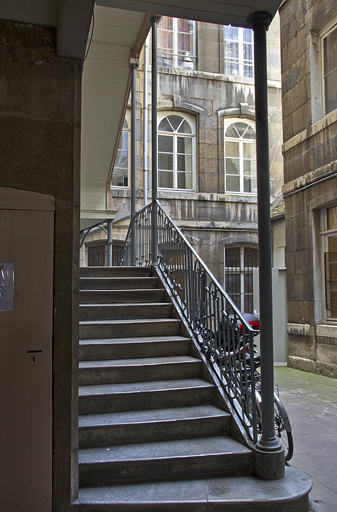 Vue du premier logis secondaire depuis le départ de l'escalier à cage ouverte. © Yves Sancey / Région Bourgogne-Franche-Comté, Inventaire du patrimoine - 2011