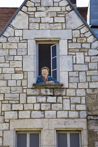 Logis principal, extrémité de l'aile droite, façade sur cour : détail de la fenêtre du pignon. © Yves Sancey / Région Bourgogne-Franche-Comté, Inventaire du patrimoine - 2011