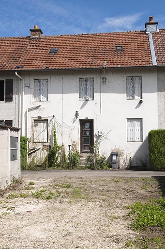 Habitation de 10 logements. Détail d'une travée. © Jérôme Mongreville / Région Bourgogne-Franche-Comté, Inventaire du patrimoine - 2011