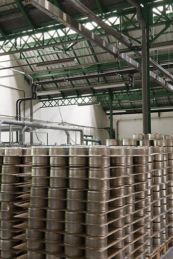 Atelier de brasage. Stockage des casseroles embouties. © Jérôme Mongreville / Région Bourgogne-Franche-Comté, Inventaire du patrimoine - 2011