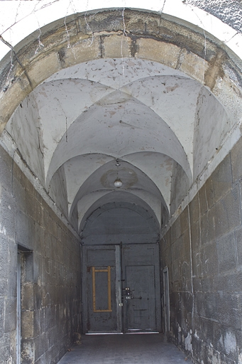 Logis secondaire : détail du passage cocher voûté d'arêtes. © Yves Sancey / Région Bourgogne-Franche-Comté, Inventaire du patrimoine - 2011