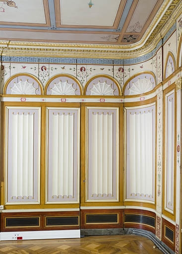 Logis principal, intérieur, salon : détail du décor peint du mur gauche. © Jérôme Mongreville / Région Bourgogne-Franche-Comté, Inventaire du patrimoine - 2011