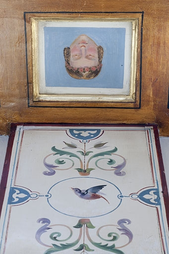 Logis principal, intérieur, salon : motifs peints dans l'encadrement d'une fenêtre, détail d'une tête. © Jérôme Mongreville / Région Bourgogne-Franche-Comté, Inventaire du patrimoine - 2011