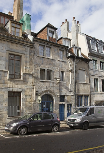 Vue d'ensemble depuis la rue, de trois quarts gauche. © Yves Sancey / Région Bourgogne-Franche-Comté, Inventaire du patrimoine - 2011