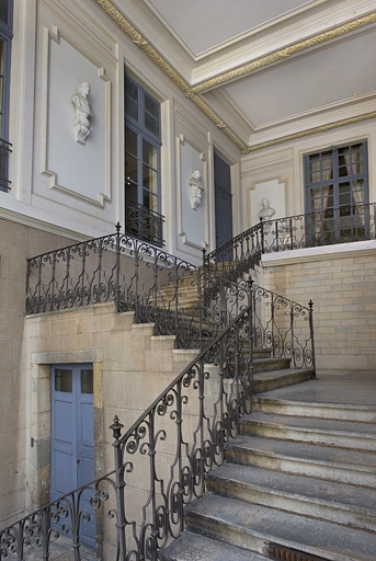 Vue d'ensemble de l'escalier, de trois quarts droit. © Yves Sancey / Région Bourgogne-Franche-Comté, Inventaire du patrimoine - 2011