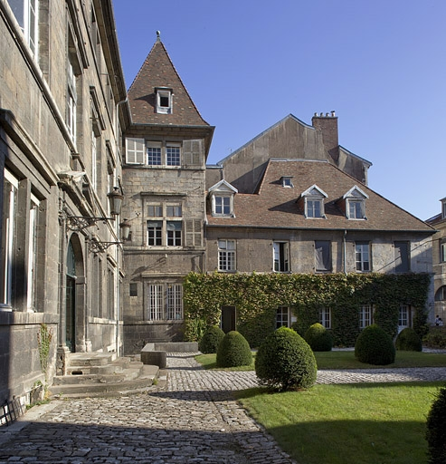 Aile droite sur cour : de face. © Yves Sancey / Région Bourgogne-Franche-Comté, Inventaire du patrimoine - 2011