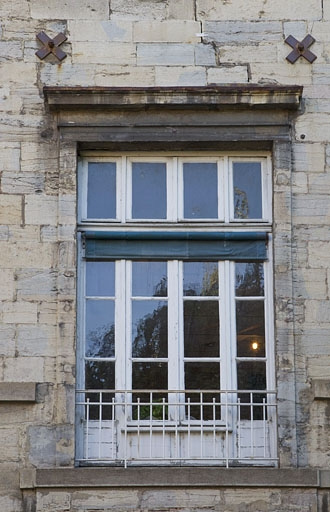 Façade postérieure : détail d'une fenêtre du premier étage. © Yves Sancey / Région Bourgogne-Franche-Comté, Inventaire du patrimoine - 2011