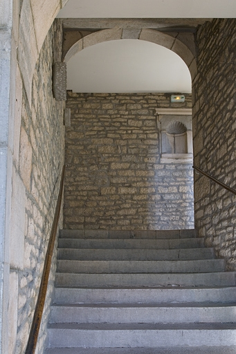 Intérieur : détail de la première volée de l'escalier. © Yves Sancey / Région Bourgogne-Franche-Comté, Inventaire du patrimoine - 2011