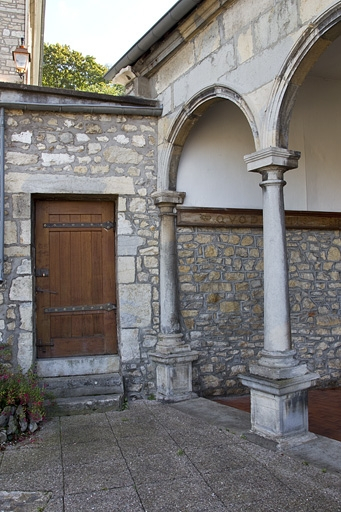 Détail d'une porte dans la clôture de jardin. © Yves Sancey / Région Bourgogne-Franche-Comté, Inventaire du patrimoine - 2011