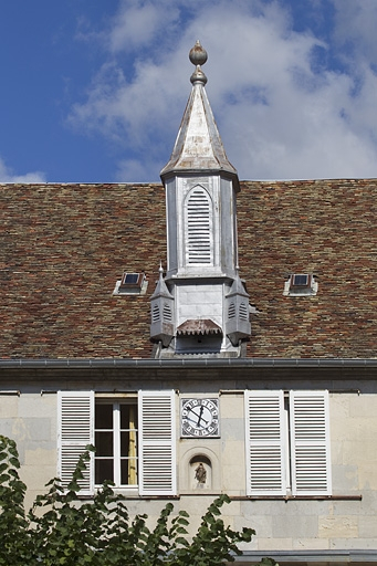 Logis principal, toiture, pan sur jardin : détail du clocheton. © Yves Sancey / Région Bourgogne-Franche-Comté, Inventaire du patrimoine - 2011