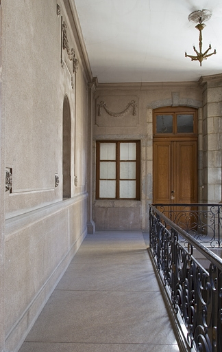 Aile de l'escalier : détail du premier palier. © Yves Sancey / Région Bourgogne-Franche-Comté, Inventaire du patrimoine - 2011