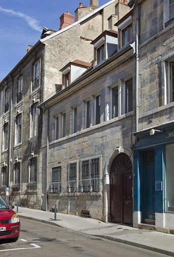 Vue d'ensemble depuis la rue : de trois quarts droit. © Yves Sancey / Région Bourgogne-Franche-Comté, Inventaire du patrimoine - 2011