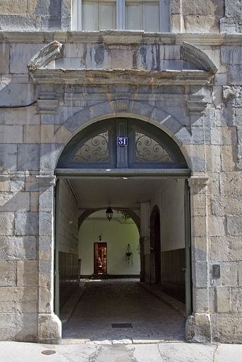 Logis principal : détail du portail d'entrée. © Yves Sancey / Région Bourgogne-Franche-Comté, Inventaire du patrimoine - 2011