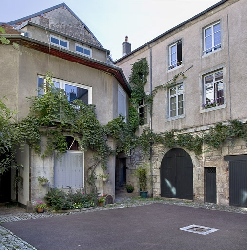 Troisième logis secondaire : de trois quarts gauche. © Yves Sancey / Région Bourgogne-Franche-Comté, Inventaire du patrimoine - 2011