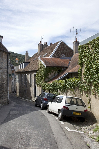 Troisième logis secondaire, façade postérieure : de trois quarts droit, vue éloignée. © Yves Sancey / Région Bourgogne-Franche-Comté, Inventaire du patrimoine - 2011