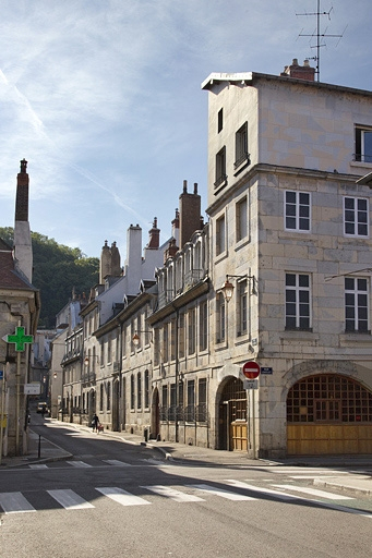 Vue d'ensemble depuis la rue, de trois quarts droit. © Yves Sancey / Région Bourgogne-Franche-Comté, Inventaire du patrimoine - 2011