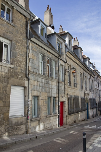 Vue d'ensemble depuis la rue, de trois quarts gauche. © Yves Sancey / Région Bourgogne-Franche-Comté, Inventaire du patrimoine - 2011