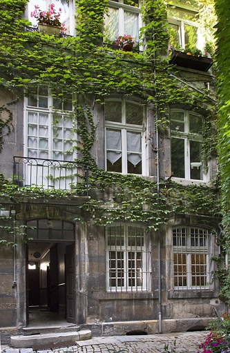 Logis principal, façade postérieure : de face. © Yves Sancey / Région Bourgogne-Franche-Comté, Inventaire du patrimoine - 2011