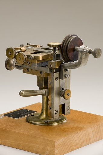 Faces postérieure et latérale gauche. © Marc Loukachine / Région Bourgogne-Franche-Comté, Inventaire du patrimoine - 2012 Faces postérieure et latérale gauche. © Marc Loukachine / Région Bourgogne-Franche-Comté, Inventaire du patrimoine - 2012