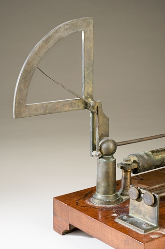 Levier, aiguille et cadran. © Marc Loukachine / Région Bourgogne-Franche-Comté, Inventaire du patrimoine - 2012