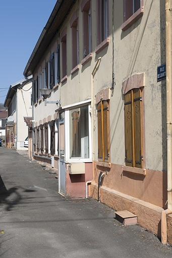 Détail d'une façade d'une habitations à 8 logements. © Jérôme Mongreville / Région Bourgogne-Franche-Comté, Inventaire du patrimoine - 2012
