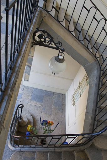 Intérieur, escalier d'honneur : vue en plongée. © Yves Sancey / Région Bourgogne-Franche-Comté, Inventaire du patrimoine - 2012
