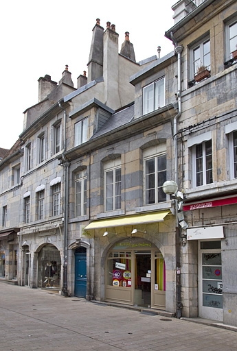 Façade sur rue, de trois quarts droit. © Yves Sancey / Région Bourgogne-Franche-Comté, Inventaire du patrimoine - 2012