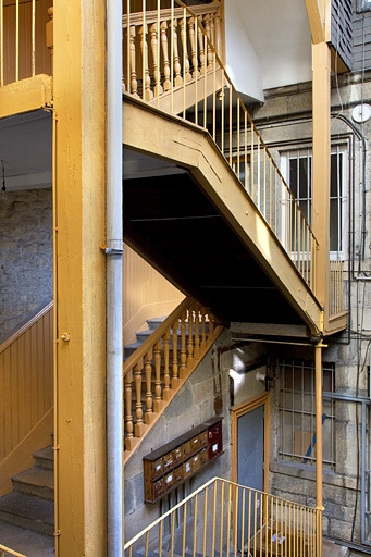 Vue de l'escalier à cage ouverte depuis la deuxième volée. © Yves Sancey / Région Bourgogne-Franche-Comté, Inventaire du patrimoine - 2012