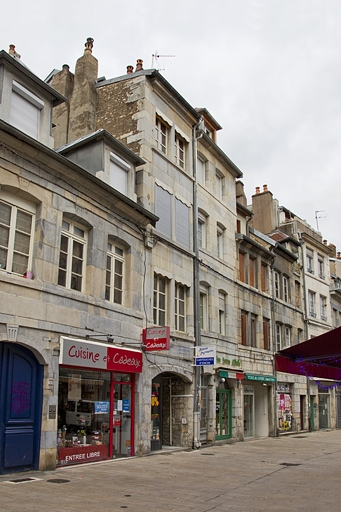 Vue d'ensemble du logis sur rue de trois quarts gauche. © Yves Sancey / Région Bourgogne-Franche-Comté, Inventaire du patrimoine - 2012