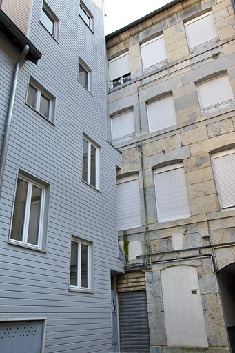 Détail de la façade postérieure du logis principal et de la paroi extérieure de la cage d'escalier. © Yves Sancey / Région Bourgogne-Franche-Comté, Inventaire du patrimoine - 2012