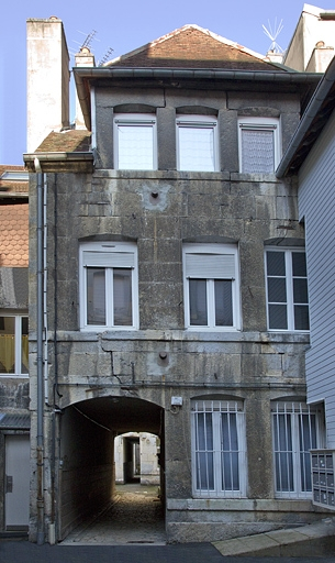 Vue d'ensemble de la façade antérieure du premier logis secondaire. © Yves Sancey / Région Bourgogne-Franche-Comté, Inventaire du patrimoine - 2012