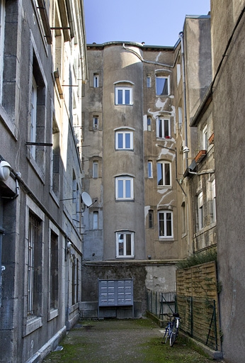 Vue de la deuxième cour. © Yves Sancey / Région Bourgogne-Franche-Comté, Inventaire du patrimoine - 2012