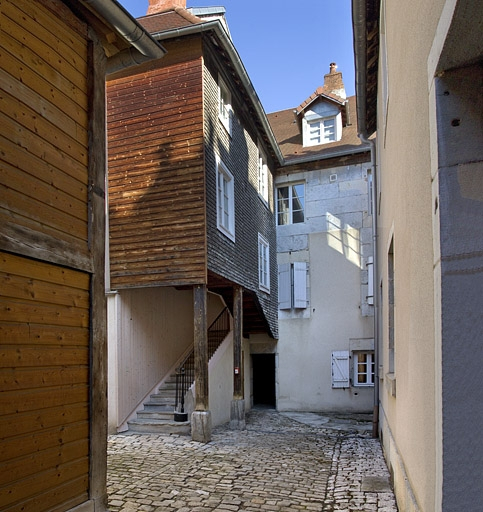 Logis secondaire : détail de l'escalier à cage ouverte. © Yves Sancey / Région Bourgogne-Franche-Comté, Inventaire du patrimoine - 2012