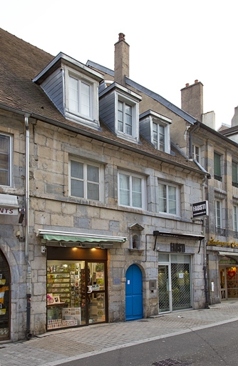 Vue d'ensemble du logis principal, de trois quarts gauche. © Yves Sancey / Région Bourgogne-Franche-Comté, Inventaire du patrimoine - 2012