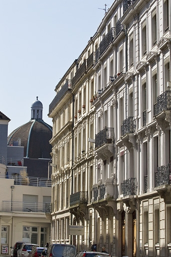 Vue d'ensemble dans l'alignement de la rue. © Yves Sancey / Région Bourgogne-Franche-Comté, Inventaire du patrimoine - 2012