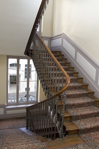 Intérieur : l'escalier. © Yves Sancey / Région Bourgogne-Franche-Comté, Inventaire du patrimoine - 2012 Intérieur : l'escalier. © Yves Sancey / Région Bourgogne-Franche-Comté, Inventaire du patrimoine - 2012