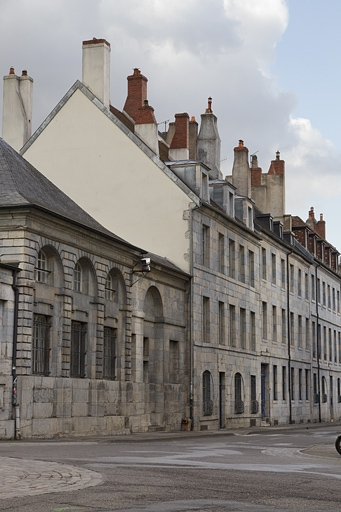 Vue d'ensemble depuis la rue, de trois quarts gauche. © Yves Sancey / Région Bourgogne-Franche-Comté, Inventaire du patrimoine - 2012