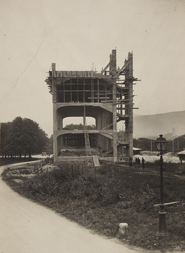 [L'école en construction, septembre 1927]. © Yves Sancey / Région Bourgogne-Franche-Comté, Inventaire du patrimoine - 2012