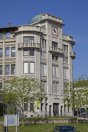 Corps d'entrée, de trois quarts gauche. © Yves Sancey / Région Bourgogne-Franche-Comté, Inventaire du patrimoine - 2012 Corps d'entrée, de trois quarts gauche. © Yves Sancey / Région Bourgogne-Franche-Comté, Inventaire du patrimoine - 2012