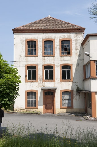 Bâtiment d'entrée. Façade sud-ouest. © Jérôme Mongreville / Région Bourgogne-Franche-Comté, Inventaire du patrimoine - 2012