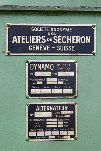 Plaque de constructeur de l'alternateur. © Yves Sancey / Région Bourgogne-Franche-Comté, Inventaire du patrimoine - 2012