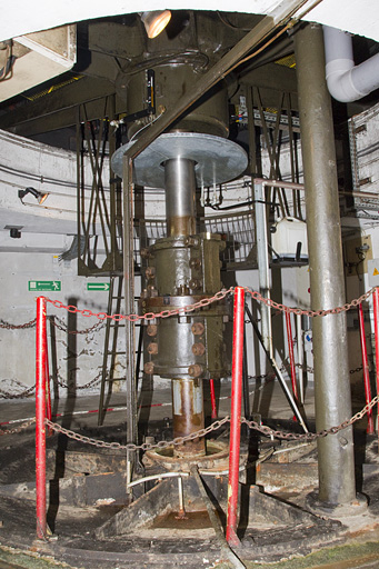 Détail de la transmission verticale d'une turbine. © Yves Sancey / Région Bourgogne-Franche-Comté, Inventaire du patrimoine - 2012 Détail de la transmission verticale d'une turbine. © Yves Sancey / Région Bourgogne-Franche-Comté, Inventaire du patrimoine - 2012