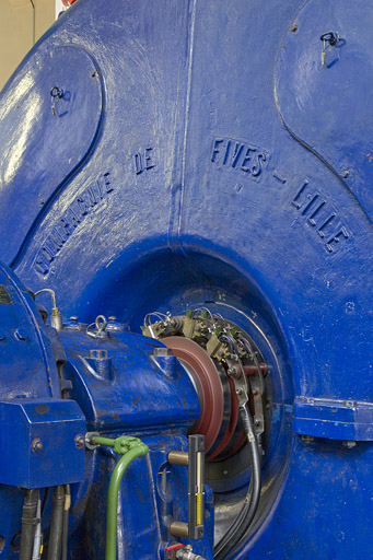Groupe n° 1 : inscription sur le capot de l'alternateur. © Yves Sancey / Région Bourgogne-Franche-Comté, Inventaire du patrimoine - 2012