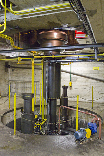 Groupe n° 1 : axe de la turbine (cadrage vertical). © Yves Sancey / Région Bourgogne-Franche-Comté, Inventaire du patrimoine - 2012 Groupe n° 1 : axe de la turbine (cadrage vertical). © Yves Sancey / Région Bourgogne-Franche-Comté, Inventaire du patrimoine - 2012