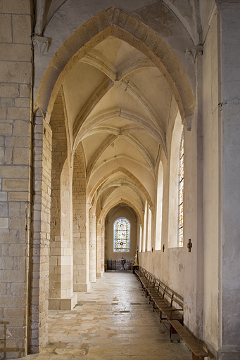Bas-côté gauche vu depuis le transept. © Jérôme Mongreville / Région Bourgogne-Franche-Comté, Inventaire du patrimoine - 2012 Bas-côté gauche vu depuis le transept. © Jérôme Mongreville / Région Bourgogne-Franche-Comté, Inventaire du patrimoine - 2012