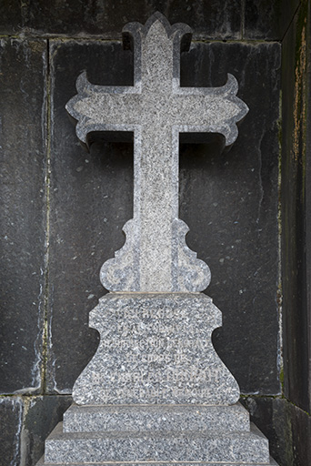 Monument funéraire de la famille Druhot. Tombeau de Jean-Charles Druhot : la croix. © Mary Ruffinoni / Région Bourgogne-Franche-Comté, Inventaire du patrimoine - 2012
