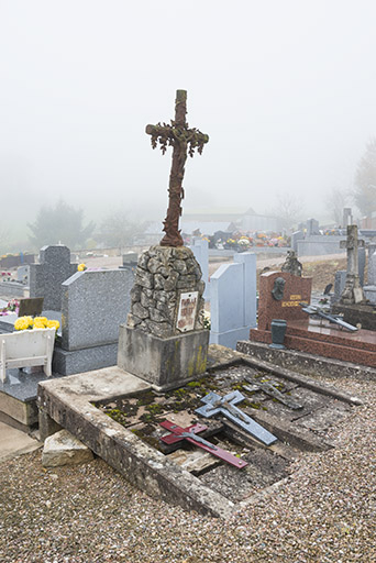 Tombes de la famille Belet-Maillot. © Mary Ruffinoni / Région Bourgogne-Franche-Comté, Inventaire du patrimoine - 2012
