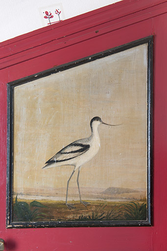Panneau supérieur du placard situé près de l'escalier menant à l'étage, représentation de courlis. © Jérôme Mongreville / Région Bourgogne-Franche-Comté, Inventaire du patrimoine - 2012