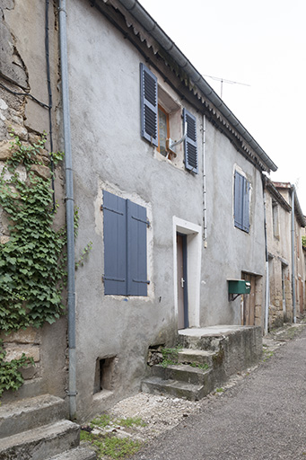 Maison, 2 rue d'Enfer : maison en rez-de-chaussée surélevé sur cave. © Jérôme Mongreville / Région Bourgogne-Franche-Comté, Inventaire du patrimoine - 2012