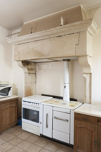 Cuisine : vue générale de la cheminée. © Jérôme Mongreville / Région Bourgogne-Franche-Comté, Inventaire du patrimoine - 2012